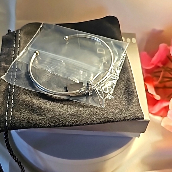 NEW Silpada B3520  Sterling Silver Cross Swarovski Crystal Cuff Bracelet - Picture 6 of 6
